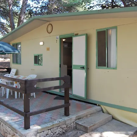 Prázdninový areál Villaggio Punta Lunga