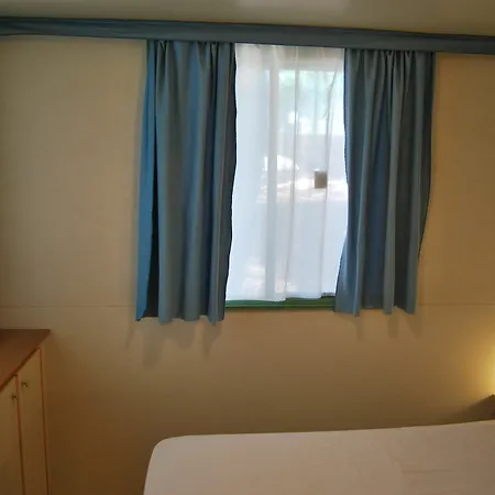 Villaggio Punta Lunga 3* Вьесте